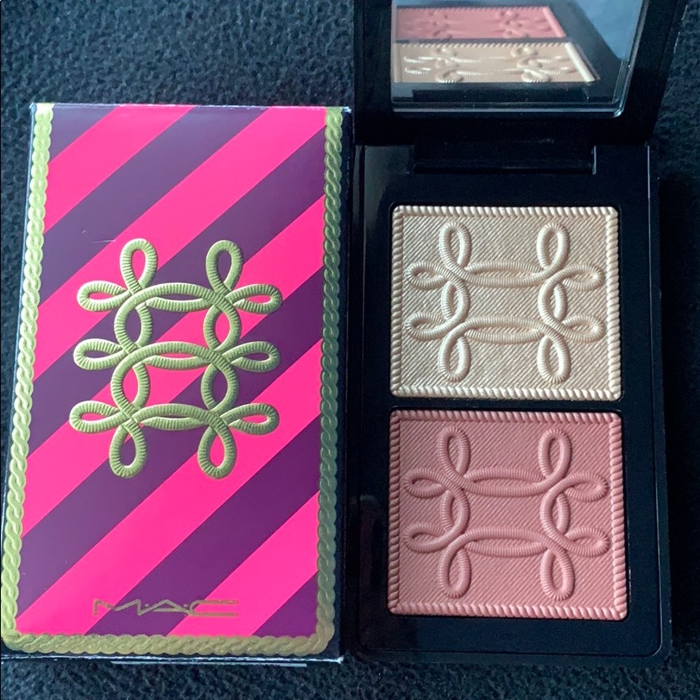 MAC Nutcracker sweet copper face compact